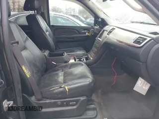 2007 Cadillac Escalade z VIN 1GYFK63847R152310, wystawiony jako IAAI lot #41912972 z przebiegiem Nie podano mil oraz . Historia ofert i sprzedaży dostępna na DreamBid. Obrazek 5.
