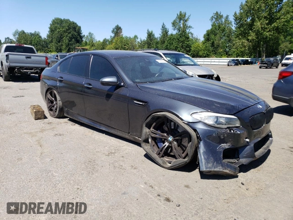 2013 BMW M5 z VIN WBSFV9C50DC774172, wystawiony jako Copart lot #61990854 z przebiegiem Nie podano mil oraz Szkoda całkowita • Salvage title. Historia ofert i sprzedaży dostępna na DreamBid. Obrazek 4.