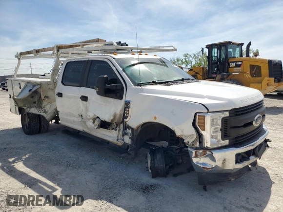 2019 Ford F-350 XL with VIN 1FD8W3DT4KEG49566, listed as a Copart auction lot 52201725 with 207,260 mi miles and Clean Title. Bid and sale history available at DreamBid. Image 4.