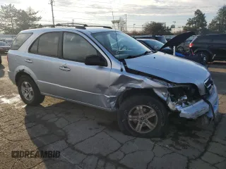 2005 Kia Sorento LX z VIN KNDJC733455442137, wystawiony jako Copart lot #46496065 z przebiegiem 118 299 mil mil oraz Szkoda całkowita • Salvage title. Historia ofert i sprzedaży dostępna na DreamBid. Obrazek 4.