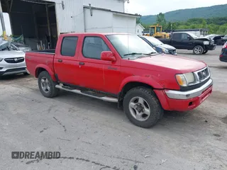 2000 Nissan Frontier XE z VIN 1N6ED27Y3YC324794, wystawiony jako IAAI lot #42341043 z przebiegiem 202 543 mil mil oraz . Historia ofert i sprzedaży dostępna na DreamBid. Obrazek 1.