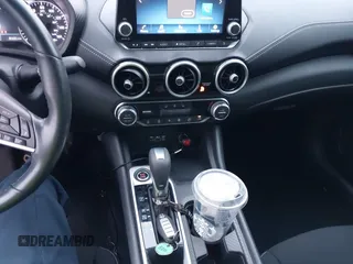 2022 Nissan Sentra SV z VIN 3N1AB8CV7NY268158, wystawiony jako IAAI lot #42355360 z przebiegiem 23 940 mil mil oraz . Historia ofert i sprzedaży dostępna na DreamBid. Obrazek 11.