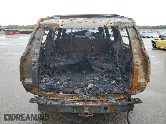 2018 Chevrolet Suburban LT z VIN 1GNSKHKC9JR262273, wystawiony jako Copart lot #51970175 z przebiegiem Nie podano mil oraz Szkoda całkowita • Salvage title. Historia ofert i sprzedaży dostępna na DreamBid. Obrazek 6.