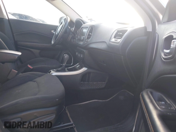 2018 Jeep Compass Sport with VIN 3C4NJCAB0JT124875, listed as a IAAI auction lot 41809953 with 136,018 mi miles. Bid and sale history available at carsss.com. Image 5.