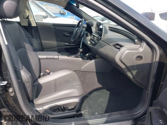 2023 Lexus ES 300h z VIN 58ADA1C15PU029137, wystawiony jako IAAI lot #41462055 z przebiegiem 25 120 mil mil oraz . Historia ofert i sprzedaży dostępna na DreamBid. Obrazek 5.