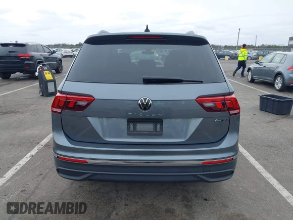 2022 Volkswagen Tiguan S with VIN 3VV0B7AX1NM042942, listed as a IAAI auction lot 41715996 with 30,390 mi miles. Bid and sale history available at carsss.com. Image 16.