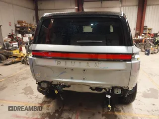 2024 Rivian R1S Adventure with VIN 7PDSGABA9RN039601, listed as a IAAI auction lot 40862472 with 6,186 mi miles. Bid and sale history available at carsss.com. Image 17.