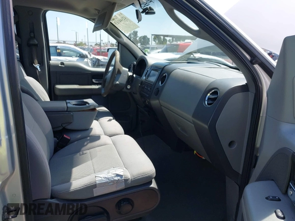 2005 Ford F-150 XLT z VIN 1FTPW12525KC85839, wystawiony jako IAAI lot #42344165 z przebiegiem 133 772 mil mil oraz . Historia ofert i sprzedaży dostępna na DreamBid. Obrazek 5.