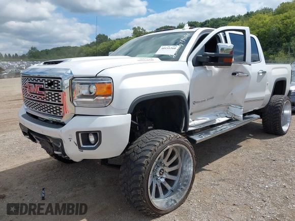 2019 GMC Sierra 2500HD Denali with VIN 1GT12SEY5KF236832, listed as a IAAI auction lot 40151260 with 45,531 mi miles. Bid and sale history available at carsss.com. Image 6.
