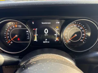 2022 Jeep Gladiator Willys z VIN 1C6HJTAG9NL160131, wystawiony jako Copart lot #50428855 z przebiegiem 56 970 mil mil oraz Czysty tytuł • Clean title. Historia ofert i sprzedaży dostępna na DreamBid. Obrazek 8.