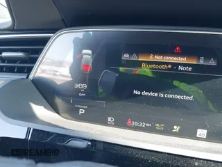 2021 Audi e-tron Premium Plus z VIN WA1LAAGE5MB012022, wystawiony jako IAAI lot #41458134 z przebiegiem 42 137 mil mil oraz . Historia ofert i sprzedaży dostępna na DreamBid. Obrazek 17.