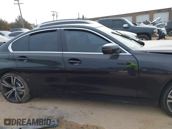 2021 BMW 3 Series 330i z VIN 3MW5R1J0XM8B73341, wystawiony jako IAAI lot #41462711 z przebiegiem Nie podano mil oraz . Historia ofert i sprzedaży dostępna na DreamBid. Obrazek 12.
