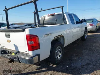 2009 Chevrolet Silverado 1500 LTZ with VIN 1GCEK39079Z114929, listed as a IAAI auction lot 41494959 with 305,078 mi miles. Bid and sale history available at carsss.com. Image 4.