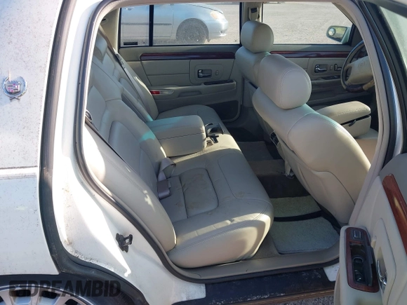 1999 Cadillac DeVille z VIN 1G6KD54Y7XU720668, wystawiony jako IAAI lot #42147461 z przebiegiem 92 054 mil mil oraz . Historia ofert i sprzedaży dostępna na DreamBid. Obrazek 8.
