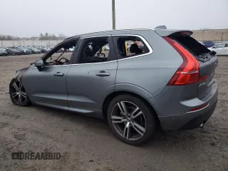 2018 Volvo XC60 Momentum with VIN LYV102RK8JB121710, listed as a Copart auction lot 84376034 with Not Provided miles and Salvage Title. Bid and sale history available at carsss.com. Image 2.