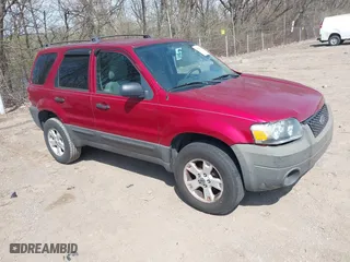 2006 Ford Escape XLT with VIN 1FMYU03186KA06262, listed as a IAAI auction lot 41912605 with 157,117 mi miles. Bid and sale history available at carsss.com. Image 1.