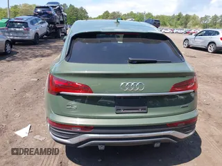 2024 Audi Q5 Sportback S line Premium Plus z VIN WA15AAFY2R2049587, wystawiony jako IAAI lot #42188180 z przebiegiem 11 987 mil mil oraz . Historia ofert i sprzedaży dostępna na DreamBid. Obrazek 16.
