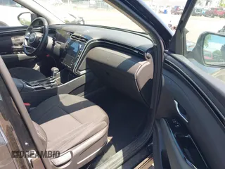 2022 Hyundai Tucson SEL z VIN 5NMJFCAE5NH046879, wystawiony jako IAAI lot #42295125 z przebiegiem 24 448 mil mil oraz . Historia ofert i sprzedaży dostępna na DreamBid. Obrazek 5.
