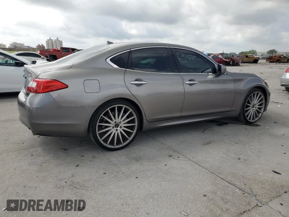2013 Infiniti M z VIN JN1BY1AP9DM514188, wystawiony jako Copart lot #57634155 z przebiegiem 170 910 mil mil oraz Szkoda całkowita • Salvage title. Historia ofert i sprzedaży dostępna na DreamBid. Obrazek 3.
