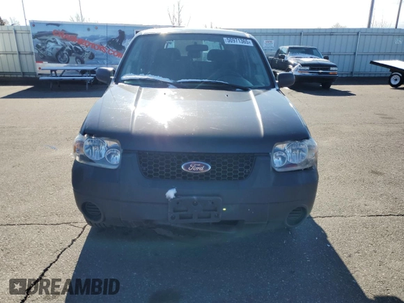2007 Ford Escape XLS z VIN 1FMYU02Z77KA52643, wystawiony jako Copart lot #50971365 z przebiegiem 183 604 mil mil oraz Szkoda całkowita • Salvage title. Historia ofert i sprzedaży dostępna na DreamBid. Obrazek 5.