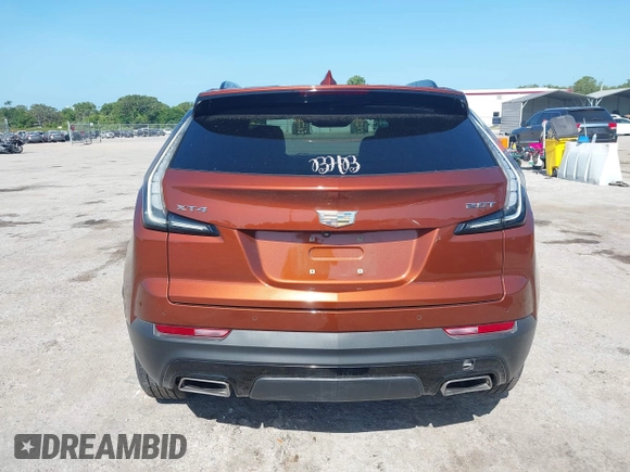 2019 Cadillac XT4 FWD Sport z VIN 1GYFZER4XKF103780, wystawiony jako IAAI lot #42171306 z przebiegiem 99 260 mil mil oraz . Historia ofert i sprzedaży dostępna na DreamBid. Obrazek 16.