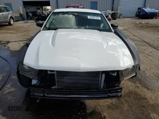 2010 Ford Mustang V6 with VIN 1ZVBP8AN8A5125021, listed as a Copart auction lot 55062725 with 163,880 mi miles and Salvage title. Bid and sale history available at DreamBid. Image 5.