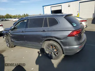 2022 Volkswagen Tiguan SE z VIN 3VV2B7AX2NM060360, wystawiony jako Copart lot #60428065 z przebiegiem 29 272 mil mil oraz Czysty tytuł • Clean title. Historia ofert i sprzedaży dostępna na DreamBid. Obrazek 2.
