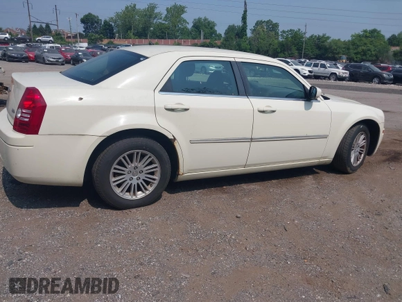 2008 Chrysler 300 LX z VIN 2C3LA43R48H225478, wystawiony jako IAAI lot #42449835 z przebiegiem 168 746 mil mil oraz . Historia ofert i sprzedaży dostępna na DreamBid. Obrazek 4.