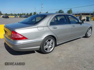 2006 Mercedes-Benz S 500 z VIN WDBNG75J56A469310, wystawiony jako IAAI lot #42454878 z przebiegiem 79 395 mil mil oraz . Historia ofert i sprzedaży dostępna na DreamBid. Obrazek 4.
