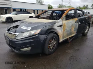 2013 Kia Optima LX z VIN 5XXGM4A72DG221738, wystawiony jako Copart lot #58740985 z przebiegiem Nie podano mil oraz Szkoda całkowita • Salvage title. Historia ofert i sprzedaży dostępna na DreamBid. Obrazek 1.