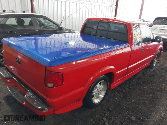 2000 Chevrolet S-10 LS with VIN 1GCCS19W2Y8203649, listed as a IAAI auction lot 41710234 with 153,616 mi miles. Bid and sale history available at carsss.com. Image 4.