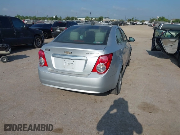 2016 Chevrolet Sonic LT z VIN 1G1JC5SH9G4104400, wystawiony jako IAAI lot #42328745 z przebiegiem 153 643 mil mil oraz . Historia ofert i sprzedaży dostępna na DreamBid. Obrazek 4.