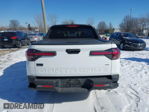 2024 Hyundai Santa Cruz SEL z VIN 5NTJCDAE2RH093666, wystawiony jako IAAI lot #41639659 z przebiegiem 28 599 mil mil oraz . Historia ofert i sprzedaży dostępna na DreamBid. Obrazek 17.