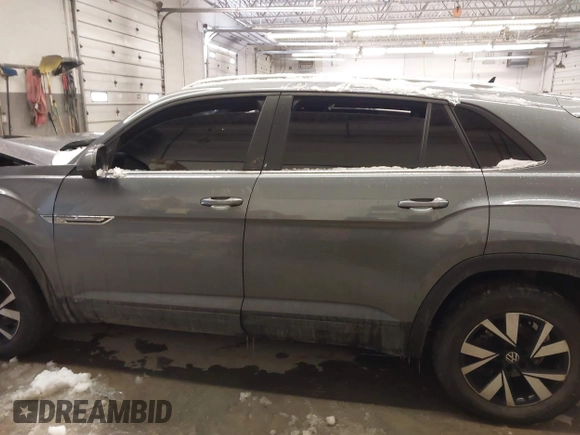 2022 Volkswagen Atlas SE with VIN 1V2LC2CA6NC202401, listed as a IAAI auction lot 41485676 with 31,101 mi miles and . Bid and sale history available at DreamBid. Image 15.