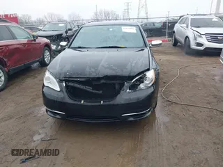 2013 Chrysler 200 Limited with VIN 1C3CCBCG4DN768490, listed as a IAAI auction lot 41533982 with 136,294 mi miles. Bid and sale history available at carsss.com. Image 6.