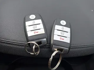 2017 Kia Sorento EX with VIN 5XYPHDA52HG323254, listed as a IAAI auction lot 42029230 with 272,952 mi miles and . Bid and sale history available at DreamBid. Image 11.