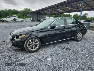 2018 Mercedes-Benz C 300 z VIN 55SWF4JB0JU240831, wystawiony jako Copart lot #61051605 z przebiegiem 70 096 mil mil oraz Szkoda całkowita • Salvage title. Historia ofert i sprzedaży dostępna na DreamBid. Obrazek 1.