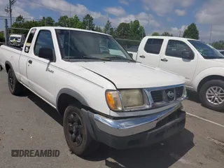 2000 Nissan Frontier XE z VIN 1N6DD26S9YC375497, wystawiony jako IAAI lot #42297758 z przebiegiem 225 263 mil mil oraz . Historia ofert i sprzedaży dostępna na DreamBid. Obrazek 1.