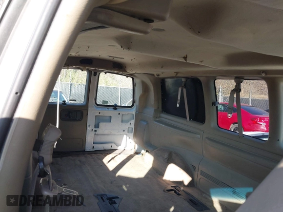 2001 Chevrolet City Express Cargo z VIN 1GNGG25R911208054, wystawiony jako IAAI lot #40999785 z przebiegiem 238 227 mil mil oraz . Historia ofert i sprzedaży dostępna na DreamBid. Obrazek 8.