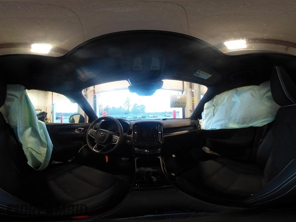 2023 Volvo XC40 Ultimate z VIN YV4ED3UM4P2052302, wystawiony jako IAAI lot #41350191 z przebiegiem 8 542 mil mil oraz . Historia ofert i sprzedaży dostępna na DreamBid. Obrazek 20.