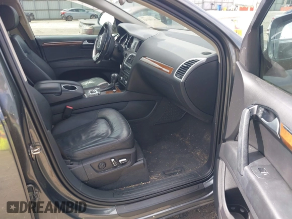 2015 Audi Q7 Premium Plus z VIN WA1LGAFE9FD014721, wystawiony jako IAAI lot #42403743 z przebiegiem 152 615 mil mil oraz . Historia ofert i sprzedaży dostępna na DreamBid. Obrazek 5.