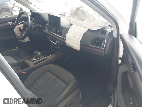 2021 Audi Q5 Premium Plus z VIN WA1BAAFY5M2004171, wystawiony jako IAAI lot #42140899 z przebiegiem 62 544 mil mil oraz . Historia ofert i sprzedaży dostępna na DreamBid. Obrazek 5.