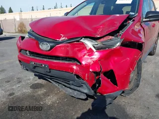 2017 Toyota RAV4 LE z VIN 2T3ZFREV2HW317056, wystawiony jako IAAI lot #41692139 z przebiegiem 66 102 mil mil oraz . Historia ofert i sprzedaży dostępna na DreamBid. Obrazek 6.