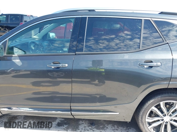 2018 GMC Terrain Denali with VIN 3GKALSEX5JL320307, listed as a IAAI auction lot 42201807 with 77,302 mi miles and . Bid and sale history available at DreamBid. Image 14.
