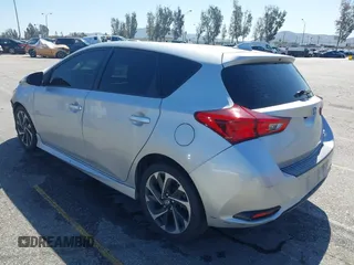2016 Scion iM z VIN JTNKARJE3GJ519712, wystawiony jako IAAI lot #41827680 z przebiegiem 90 283 mil mil oraz . Historia ofert i sprzedaży dostępna na DreamBid. Obrazek 3.