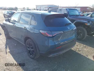 2024 Honda HR-V Sport z VIN 3CZRZ2H59RM757654, wystawiony jako IAAI lot #41992927 z przebiegiem 20 486 mil mil oraz . Historia ofert i sprzedaży dostępna na DreamBid. Obrazek 3.