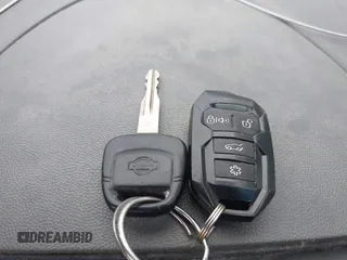 2006 Nissan Titan XE z VIN 1N6BA07A46N505410, wystawiony jako IAAI lot #42345334 z przebiegiem 267 891 mil mil oraz . Historia ofert i sprzedaży dostępna na DreamBid. Obrazek 11.