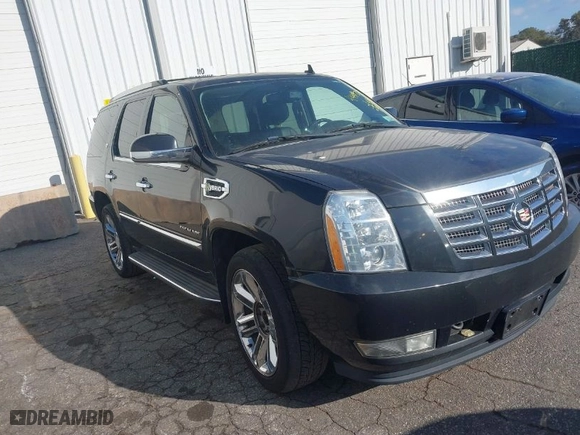 2012 Cadillac Escalade Hybrid with VIN 1GYS4EEJ1CR143674, listed as a IAAI auction lot 41444232 with 139,248 mi miles. Bid and sale history available at carsss.com. Image 1.
