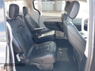 2018 Chrysler Pacifica Touring L with VIN 2C4RC1BG4JR204161, listed as a IAAI auction lot 41737734 with 87,323 mi miles and . Bid and sale history available at DreamBid. Image 8.