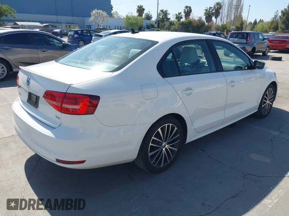 2015 Volkswagen Jetta SE z VIN 3VWD17AJ8FM427248, wystawiony jako IAAI lot #41982151 z przebiegiem 56 526 mil mil oraz . Historia ofert i sprzedaży dostępna na DreamBid. Obrazek 4.